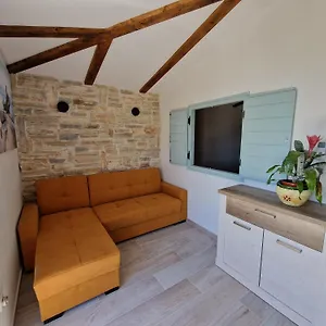 Gostinjska kuća Apartments And Rooms Lucia&Veronica, Dramalj